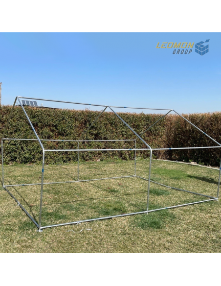 Gallinero galvanizado 6m² con estructura metálica y malla anticorrosión, incluye comedero, bebedero y kit de protección